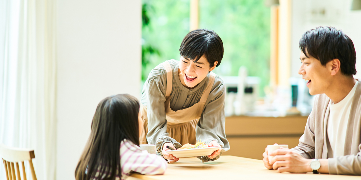 快適な住まいの家族の笑顔